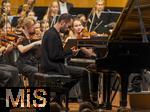 27.09.2025, Internationales Klassikfestival: Festival der Nationen 2025, im Kurhaus Bad Wrishofen (Unterallgu), Igor Levit, Klavier. Mit dem vbw Festivalorchester unter Dirigent Christoph Adt.
