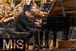 27.09.2025, Internationales Klassikfestival: Festival der Nationen 2025, im Kurhaus Bad Wrishofen (Unterallgu), Igor Levit, Klavier. Mit dem vbw Festivalorchester unter Dirigent Christoph Adt.
