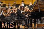 27.09.2025, Internationales Klassikfestival: Festival der Nationen 2025, im Kurhaus Bad Wrishofen (Unterallgu), Igor Levit, Klavier. Mit dem vbw Festivalorchester unter Dirigent Christoph Adt.
