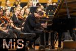 27.09.2025, Internationales Klassikfestival: Festival der Nationen 2025, im Kurhaus Bad Wrishofen (Unterallgu), Igor Levit, Klavier. Mit dem vbw Festivalorchester unter Dirigent Christoph Adt.
