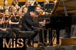 27.09.2025, Internationales Klassikfestival: Festival der Nationen 2025, im Kurhaus Bad Wrishofen (Unterallgu), Igor Levit, Klavier. Mit dem vbw Festivalorchester unter Dirigent Christoph Adt.
