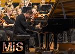 27.09.2025, Internationales Klassikfestival: Festival der Nationen 2025, im Kurhaus Bad Wrishofen (Unterallgu), Igor Levit, Klavier. Mit dem vbw Festivalorchester unter Dirigent Christoph Adt.
