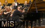27.09.2025, Internationales Klassikfestival: Festival der Nationen 2025, im Kurhaus Bad Wrishofen (Unterallgu), Igor Levit, Klavier. Mit dem vbw Festivalorchester unter Dirigent Christoph Adt.
