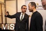 27.09.2025, Internationales Klassikfestival: Festival der Nationen 2025, im Kurhaus Bad Wrishofen (Unterallgu), Igor Levit, Klavier. Mit dem vbw Festivalorchester unter Dirigent Christoph Adt. Nach dem Konzert, Feier im VIP-Zelt, v.li: CSU-Politiker Klaus Holetschek macht ein Selfie mit dem Pianisten Igor Levit.

