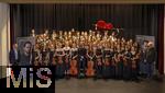 27.09.2025, Internationales Klassikfestival: Festival der Nationen 2025, im Kurhaus Bad Wrishofen (Unterallgu), Igor Levit, Klavier. Mit dem vbw Festivalorchester unter Dirigent Christoph Adt. Gruppenfoto vor dem Konzert.
