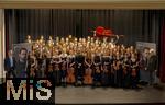 27.09.2025, Internationales Klassikfestival: Festival der Nationen 2025, im Kurhaus Bad Wrishofen (Unterallgu), Igor Levit, Klavier. Mit dem vbw Festivalorchester unter Dirigent Christoph Adt. Gruppenfoto vor dem Konzert.
