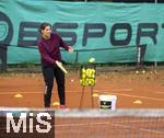 30.09.2025, Nassenbeuren bei Mindelheim, Tennistraining mit Nachwuchs von Trainerin Isabel Drr beim TSC Nassenbeuren. 