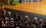 30.09.2025, Internationales Klassikfestival: Festival der Nationen 2025, im Kurhaus Bad Wrishofen (Unterallgu), Sonderkonzert mit Startenor Jonas Kaufmann. Liederabend mit seinem Klavierpartner Helmut Deutsch.  In der ersten Sitzreihe, v.li: Brgermeister Stefan Welzel mit Ehefrau, Japanische Delegation Wirtschaftskonsul Toshiya Okuma, Generalkonsul Kenichi Bessho aus Mnchen.