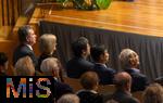30.09.2025, Internationales Klassikfestival: Festival der Nationen 2025, im Kurhaus Bad Wrishofen (Unterallgu), Sonderkonzert mit Startenor Jonas Kaufmann. Liederabend mit seinem Klavierpartner Helmut Deutsch.  In der ersten Sitzreihe, v.li: Brgermeister Stefan Welzel mit Ehefrau, Japanische Delegation Wirtschaftskonsul Toshiya Okuma, Generalkonsul Kenichi Bessho aus Mnchen.