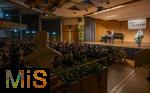 30.09.2025, Internationales Klassikfestival: Festival der Nationen 2025, im Kurhaus Bad Wrishofen (Unterallgu), Sonderkonzert mit Startenor Jonas Kaufmann. Liederabend mit seinem Klavierpartner Helmut Deutsch. bersicht in den vollbesetzten Kursaal mit der Kineipp-Bste.