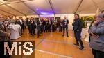30.09.2025, Internationales Klassikfestival: Festival der Nationen 2025, im Kurhaus Bad Wrishofen (Unterallgu), Sonderkonzert mit Startenor Jonas Kaufmann. Liederabend mit seinem Klavierpartner Helmut Deutsch.  Intendant Winfried Roch (mitte, Trkheim) und Jonas Kaufmann (re) beim anschliessenden Meet and Greet im VIP-Zelt. 