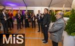 30.09.2025, Internationales Klassikfestival: Festival der Nationen 2025, im Kurhaus Bad Wrishofen (Unterallgu), Sonderkonzert mit Startenor Jonas Kaufmann. Liederabend mit seinem Klavierpartner Helmut Deutsch.  Intendant Winfried Roch (li, Trkheim) und Jonas Kaufmann (mitte) beim anschliessenden Meet and Greet im VIP-Zelt. 