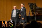 30.09.2025, Internationales Klassikfestival: Festival der Nationen 2025, im Kurhaus Bad Wrishofen (Unterallgu), Sonderkonzert mit Startenor Jonas Kaufmann (re). Liederabend mit seinem Klavierpartner Helmut Deutsch.  