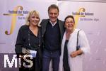 30.09.2025, Internationales Klassikfestival: Festival der Nationen 2025, im Kurhaus Bad Wrishofen (Unterallgu), Sonderkonzert mit Startenor Jonas Kaufmann. Nach dem Konzert Meet and Greet im VIP-Zelt. Mitte: Jonas Kaufmann begeistert und umschwrmt.