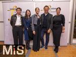 30.09.2025, Internationales Klassikfestival: Festival der Nationen 2025, im Kurhaus Bad Wrishofen (Unterallgu), Sonderkonzert mit Startenor Jonas Kaufmann. Nach dem Konzert Meet and Greet im VIP-Zelt. 2.v.re: Jonas Kaufmann begeistert und umschwrmt.