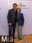 30.09.2025, Internationales Klassikfestival: Festival der Nationen 2025, im Kurhaus Bad Wrishofen (Unterallgu), Sonderkonzert mit Startenor Jonas Kaufmann. Liederabend mit seinem Klavierpartner Helmut Deutsch.  Jonas Kaufmann (li) beim anschliessenden Meet and Greet im VIP-Zelt mit den Konzertgsten