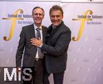 30.09.2025, Internationales Klassikfestival: Festival der Nationen 2025, im Kurhaus Bad Wrishofen (Unterallgu), Sonderkonzert mit Startenor Jonas Kaufmann. Liederabend mit seinem Klavierpartner Helmut Deutsch.  Jonas Kaufmann (re) beim anschliessenden Meet and Greet im VIP-Zelt mit dem Intendanten Werner Roch.