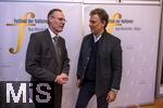 30.09.2025, Internationales Klassikfestival: Festival der Nationen 2025, im Kurhaus Bad Wrishofen (Unterallgu), Sonderkonzert mit Startenor Jonas Kaufmann. Liederabend mit seinem Klavierpartner Helmut Deutsch.  Jonas Kaufmann (re) beim anschliessenden Meet and Greet im VIP-Zelt mit dem Intendanten Werner Roch.