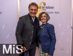 30.09.2025, Internationales Klassikfestival: Festival der Nationen 2025, im Kurhaus Bad Wrishofen (Unterallgu), Sonderkonzert mit Startenor Jonas Kaufmann. Liederabend mit seinem Klavierpartner Helmut Deutsch.  Jonas Kaufmann (li) beim anschliessenden Meet and Greet im VIP-Zelt mit den Konzertgsten