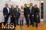 30.09.2025, Internationales Klassikfestival: Festival der Nationen 2025, im Kurhaus Bad Wrishofen (Unterallgu), Sonderkonzert mit Startenor Jonas Kaufmann. Nach dem Konzert Meet and Greet im VIP-Zelt. 3.v.re: Jonas Kaufmann mit Brgermeister Stefan Welzel (2.re) und Ehefrau, Ex-Landwirtschaftsminister Josef Miller (3.v.li) und Verlegerin Alexandra Holland (mitte, Augsburger Allgemeine) 