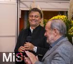 30.09.2025, Internationales Klassikfestival: Festival der Nationen 2025, im Kurhaus Bad Wrishofen (Unterallgu), Sonderkonzert mit Startenor Jonas Kaufmann. Liederabend mit seinem Klavierpartner Helmut Deutsch.  Jonas Kaufmann (li) beim anschliessenden Meet and Greet im VIP-Zelt.    