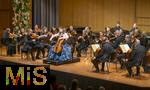02.10.2025, Internationales Klassikfestival: Festival der Nationen 2025, im Kurhaus Bad Wrishofen (Unterallgu), Konzert Bella Italia, Julia Hagen (Violoncello) mit dem Orchester Camerata Salzburg unter der Leitung von Konzertmeister Giovanni Guzzo (Violine)