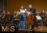 02.10.2025, Internationales Klassikfestival: Festival der Nationen 2025, im Kurhaus Bad Wrishofen (Unterallgu), Konzert Bella Italia, Julia Hagen (Violoncello) mit dem Orchester Camerata Salzburg unter der Leitung von Konzertmeister Giovanni Guzzo (Violine)