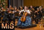 02.10.2025, Internationales Klassikfestival: Festival der Nationen 2025, im Kurhaus Bad Wrishofen (Unterallgu), Konzert Bella Italia, Julia Hagen (Violoncello) mit dem Orchester Camerata Salzburg unter der Leitung von Konzertmeister Giovanni Guzzo (Violine)