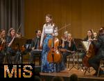 02.10.2025, Internationales Klassikfestival: Festival der Nationen 2025, im Kurhaus Bad Wrishofen (Unterallgu), Konzert Bella Italia, Julia Hagen (Violoncello) mit dem Orchester Camerata Salzburg unter der Leitung von Konzertmeister Giovanni Guzzo (Violine)