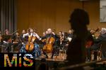 02.10.2025, Internationales Klassikfestival: Festival der Nationen 2025, im Kurhaus Bad Wrishofen (Unterallgu), Konzert Bella Italia, Julia Hagen (Violoncello) mit dem Orchester Camerata Salzburg unter der Leitung von Konzertmeister Giovanni Guzzo (Violine)