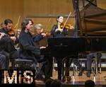 02.10.2025, Internationales Klassikfestival: Festival der Nationen 2025, im Kurhaus Bad Wrishofen (Unterallgu), Konzert Bella Italia, Lukas Sternath (Klavier) mit dem Orchester Camerata Salzburg unter der Leitung von Konzertmeister Giovanni Guzzo (Violine)