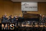 02.10.2025, Internationales Klassikfestival: Festival der Nationen 2025, im Kurhaus Bad Wrishofen (Unterallgu), Konzert Bella Italia, Lukas Sternath (Klavier) mit dem Orchester Camerata Salzburg unter der Leitung von Konzertmeister Giovanni Guzzo (Violine)