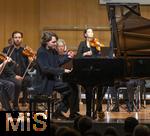 02.10.2025, Internationales Klassikfestival: Festival der Nationen 2025, im Kurhaus Bad Wrishofen (Unterallgu), Konzert Bella Italia, Lukas Sternath (Klavier) mit dem Orchester Camerata Salzburg unter der Leitung von Konzertmeister Giovanni Guzzo (Violine)