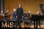 02.10.2025, Internationales Klassikfestival: Festival der Nationen 2025, im Kurhaus Bad Wrishofen (Unterallgu), Konzert Bella Italia, Lukas Sternath (Klavier) mit dem Orchester Camerata Salzburg unter der Leitung von Konzertmeister Giovanni Guzzo (Violine)