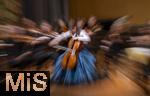 02.10.2025, Internationales Klassikfestival: Festival der Nationen 2025, im Kurhaus Bad Wrishofen (Unterallgu), Konzert Bella Italia, Julia Hagen (Violoncello) mit dem Orchester Camerata Salzburg unter der Leitung von Konzertmeister Giovanni Guzzo (Violine) 