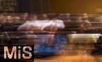 02.10.2025, Internationales Klassikfestival: Festival der Nationen 2025, im Kurhaus Bad Wrishofen (Unterallgu), Konzert Bella Italia, Julia Hagen (Violoncello) mit dem Orchester Camerata Salzburg unter der Leitung von Konzertmeister Giovanni Guzzo (Violine) 