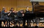 02.10.2025, Internationales Klassikfestival: Festival der Nationen 2025, im Kurhaus Bad Wrishofen (Unterallgu), Konzert Bella Italia, Lukas Sternath (Klavier) mit dem Orchester Camerata Salzburg unter der Leitung von Konzertmeister Giovanni Guzzo (Violine)