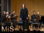 02.10.2025, Internationales Klassikfestival: Festival der Nationen 2025, im Kurhaus Bad Wrishofen (Unterallgu), Konzert Bella Italia, Lukas Sternath (Klavier) mit dem Orchester Camerata Salzburg unter der Leitung von Konzertmeister Giovanni Guzzo (Violine)