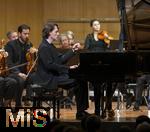 02.10.2025, Internationales Klassikfestival: Festival der Nationen 2025, im Kurhaus Bad Wrishofen (Unterallgu), Konzert Bella Italia, Lukas Sternath (Klavier) mit dem Orchester Camerata Salzburg unter der Leitung von Konzertmeister Giovanni Guzzo (Violine)