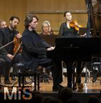 02.10.2025, Internationales Klassikfestival: Festival der Nationen 2025, im Kurhaus Bad Wrishofen (Unterallgu), Konzert Bella Italia, Lukas Sternath (Klavier) mit dem Orchester Camerata Salzburg unter der Leitung von Konzertmeister Giovanni Guzzo (Violine)