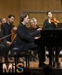 02.10.2025, Internationales Klassikfestival: Festival der Nationen 2025, im Kurhaus Bad Wrishofen (Unterallgu), Konzert Bella Italia, Lukas Sternath (Klavier) mit dem Orchester Camerata Salzburg unter der Leitung von Konzertmeister Giovanni Guzzo (Violine)