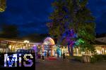 03.10..2025, Internationales Klassikfestival: Festival der Nationen 2025, im Kurhaus Bad Wrishofen (Unterallgu), Jan Lisiecki (Klavier) und das Mozarteumorchester. Illuminierter Eingangsbereich des Kurhauses.
