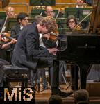 03.10..2025, Internationales Klassikfestival: Festival der Nationen 2025, im Kurhaus Bad Wrishofen (Unterallgu), Jan Lisiecki (Klavier) und das Mozarteumorchester.