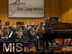03.10..2025, Internationales Klassikfestival: Festival der Nationen 2025, im Kurhaus Bad Wrishofen (Unterallgu), Jan Lisiecki (Klavier) und das Mozarteumorchester.