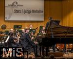 03.10..2025, Internationales Klassikfestival: Festival der Nationen 2025, im Kurhaus Bad Wrishofen (Unterallgu), Jan Lisiecki (Klavier) und das Mozarteumorchester.