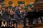 03.10..2025, Internationales Klassikfestival: Festival der Nationen 2025, im Kurhaus Bad Wrishofen (Unterallgu), Jan Lisiecki (Klavier) und das Mozarteumorchester.