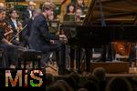 03.10..2025, Internationales Klassikfestival: Festival der Nationen 2025, im Kurhaus Bad Wrishofen (Unterallgu), Jan Lisiecki (Klavier) und das Mozarteumorchester.