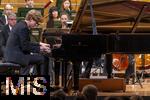 03.10..2025, Internationales Klassikfestival: Festival der Nationen 2025, im Kurhaus Bad Wrishofen (Unterallgu), Jan Lisiecki (Klavier) und das Mozarteumorchester.