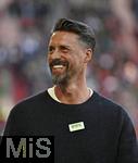 04.10.2025, Fussball 1. Bundesliga 2025/2026, 6.Spieltag, FC Augsburg - VfL Wolfsburg, in der WWK-Arena Augsburg. Trainer Sandro Wagner (FC Augsburg) optimistisch. 
 

