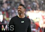 04.10.2025, Fussball 1. Bundesliga 2025/2026, 6.Spieltag, FC Augsburg - VfL Wolfsburg, in der WWK-Arena Augsburg. Trainer Sandro Wagner (FC Augsburg) optimistisch. 
 

